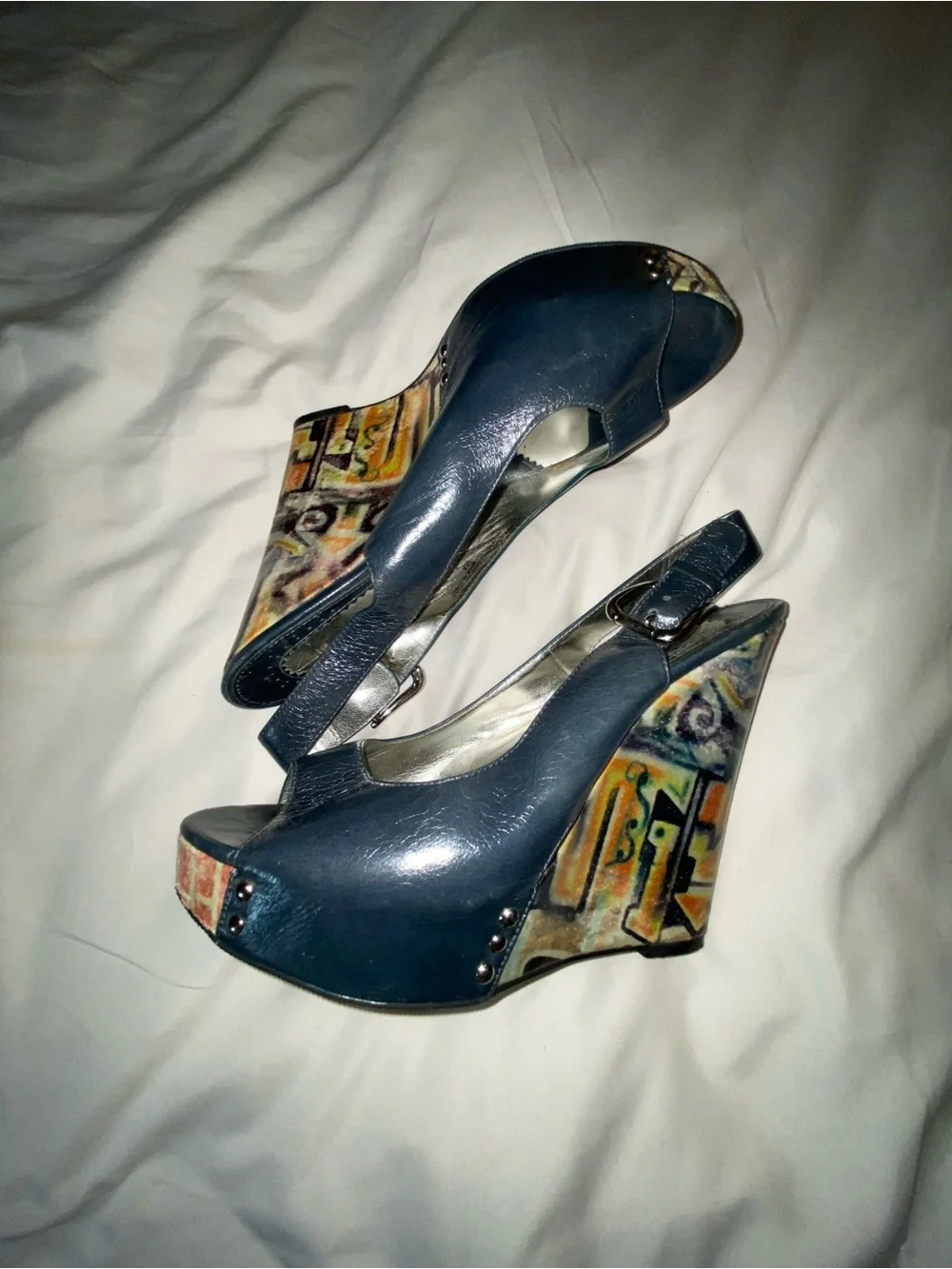 Zinc Leather Peep-Toe Wedge Sandals in Navy size 9
